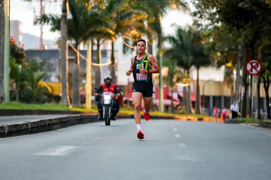 sprinter mid-race stride